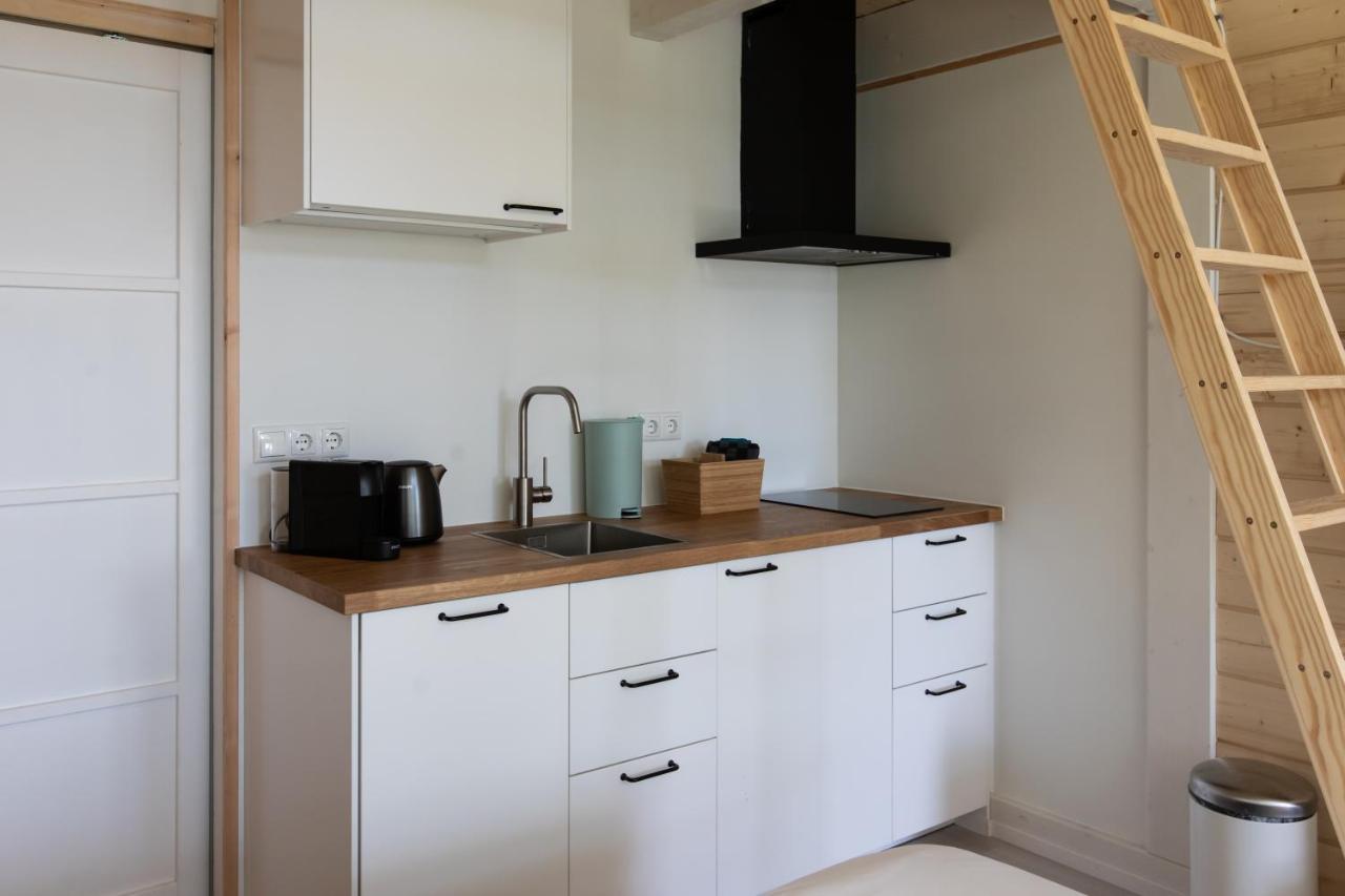 Tiny house - vakantiepark de Schreiershoek Dokkum Buitenkant foto