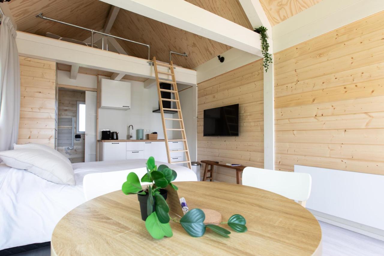 Tiny house - vakantiepark de Schreiershoek Dokkum Buitenkant foto