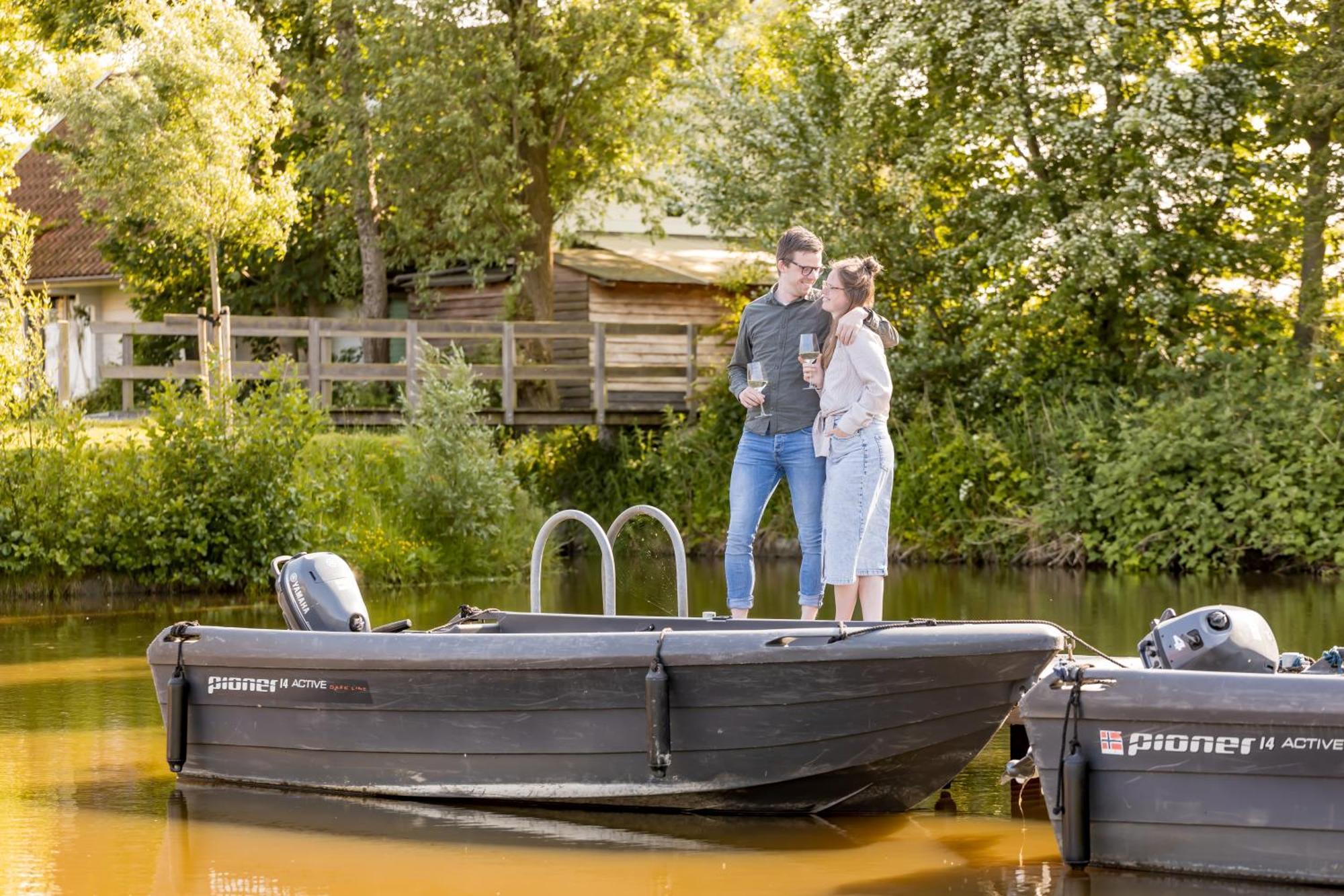 Tiny house - vakantiepark de Schreiershoek Dokkum Buitenkant foto