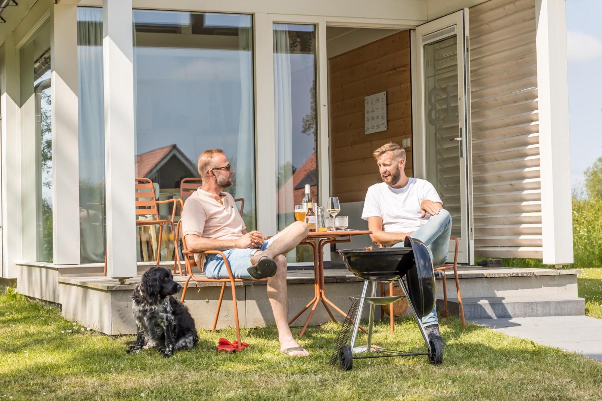 Tiny house - vakantiepark de Schreiershoek Dokkum Buitenkant foto